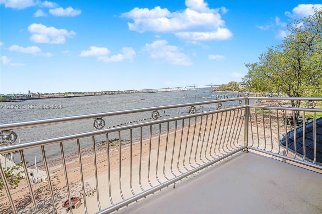 Image 54 of property listing at 30 Aviva Ct, Staten Island, NY 10307