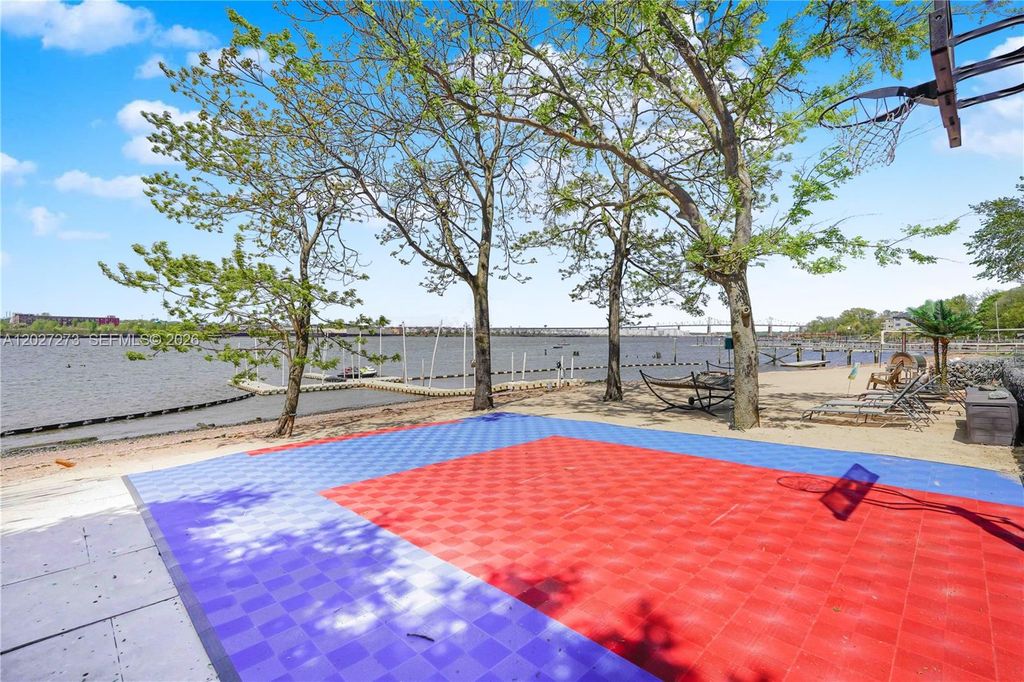 Image 55 of property listing at 30 Aviva Ct, Staten Island, NY 10307