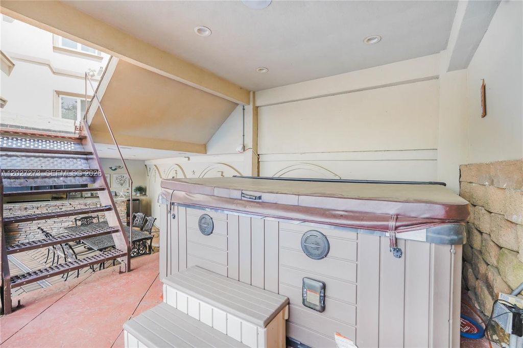 Image 57 of property listing at 30 Aviva Ct, Staten Island, NY 10307