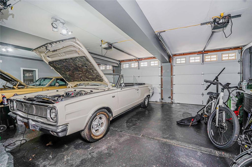 Image 58 of property listing at 30 Aviva Ct, Staten Island, NY 10307