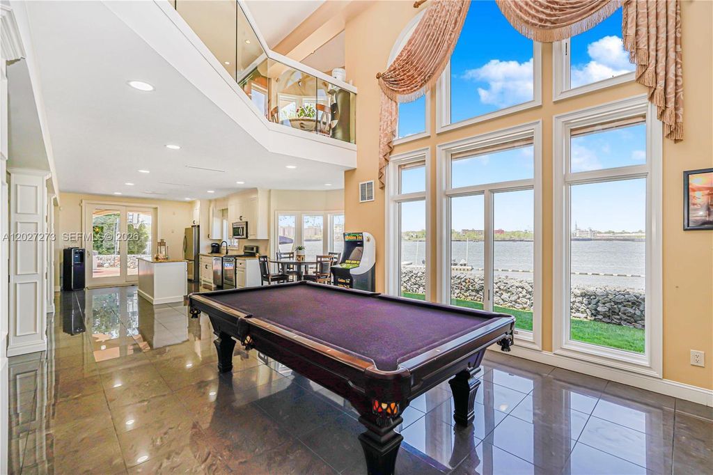 Image 9 of property listing at 30 Aviva Ct, Staten Island, NY 10307