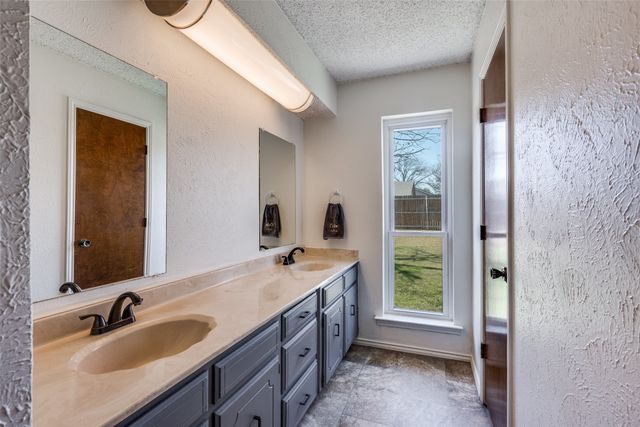 7505 Mapleleaf Drive, North Richland Hills, TX 76182