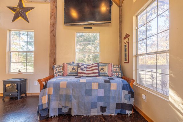1245 PR 3063, Lexington, TX 78947