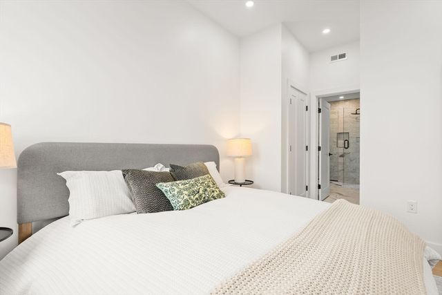 47 Condor PH301, Boston, MA 02128