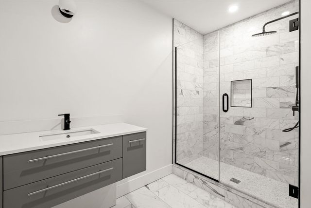 47 Condor PH301, Boston, MA 02128