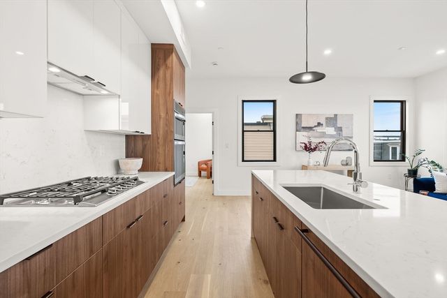 47 Condor PH301, Boston, MA 02128