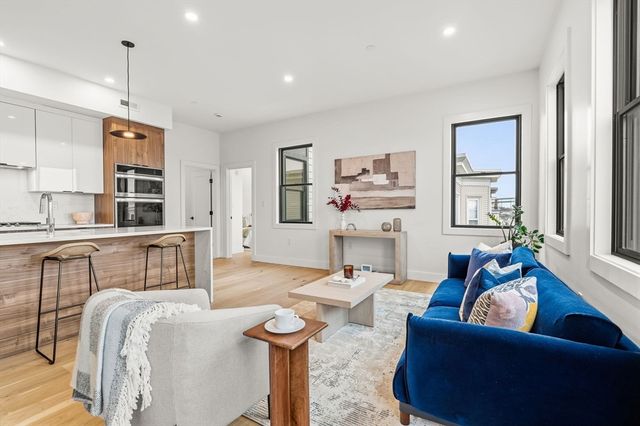 47 Condor PH301, Boston, MA 02128