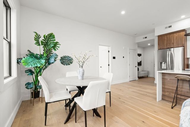 47 Condor PH301, Boston, MA 02128