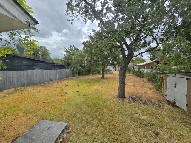 2710 Exeter Avenue, Dallas, TX 75216
