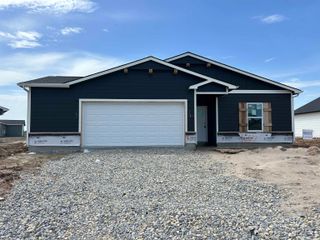 1607 N Emerald Valley Dr, Mulvane, KS 67110