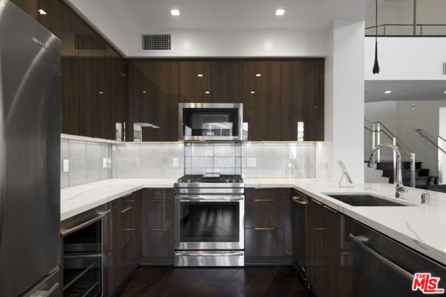 3425 W OLIVE Avenue 304, Burbank, CA 91505