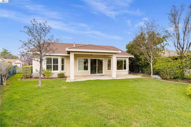 1360 McPrince Ln, Brentwood, CA 94513