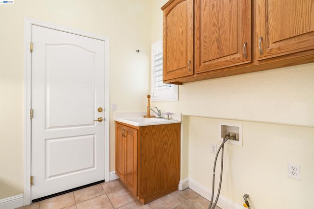 1360 McPrince Ln, Brentwood, CA 94513