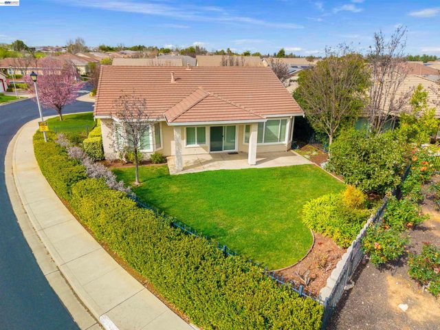 1360 McPrince Ln, Brentwood, CA 94513