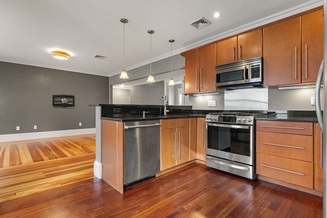 22 Clarendon Ave 2, Somerville, MA 02144