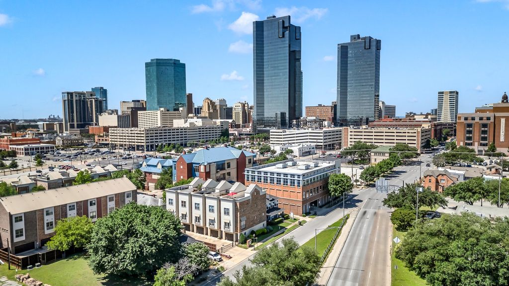 100 Alread Court, Fort Worth, TX 76102