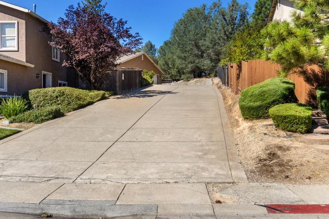 3054 Courtside Dr, Diamond Springs, CA 95619