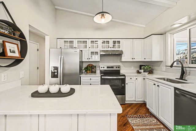 7016 N 51 Street, Omaha, NE 68152