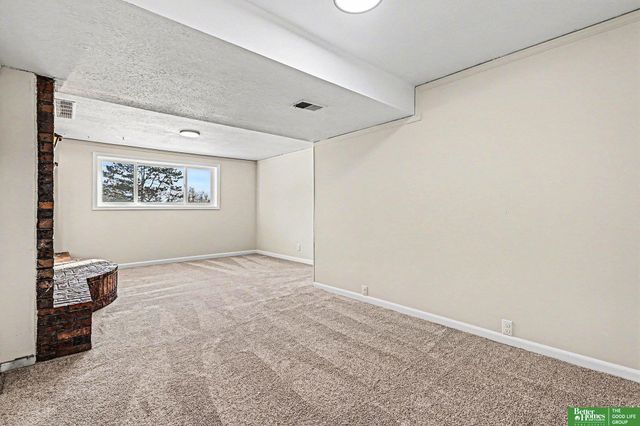 7016 N 51 Street, Omaha, NE 68152