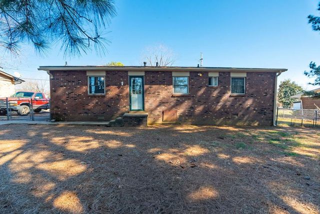 621 Evergreen Park Dr, Hopkinsville, KY 42240