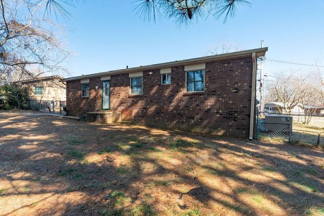 621 Evergreen Park Dr, Hopkinsville, KY 42240