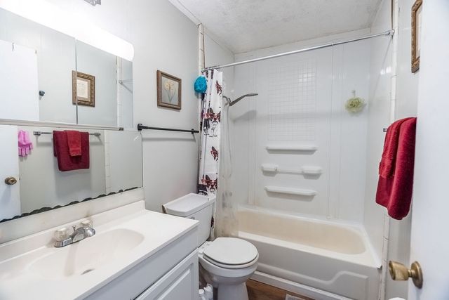 621 Evergreen Park Dr, Hopkinsville, KY 42240