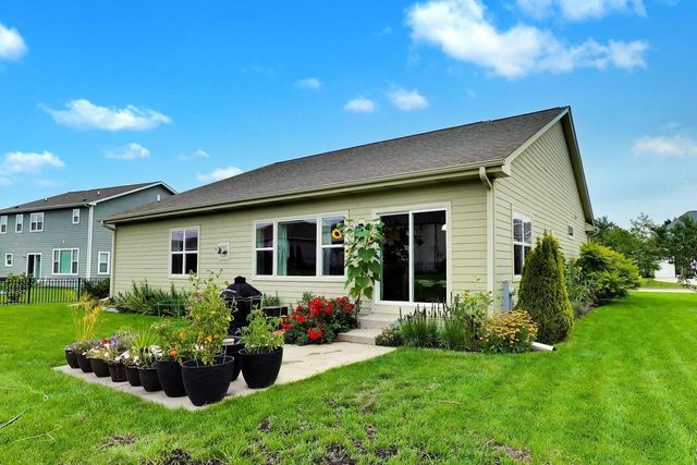 7884 Fredricksburg COURT, Bristol, WI 53104