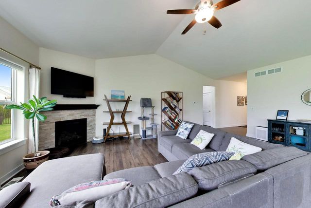 7884 Fredricksburg COURT, Bristol, WI 53104