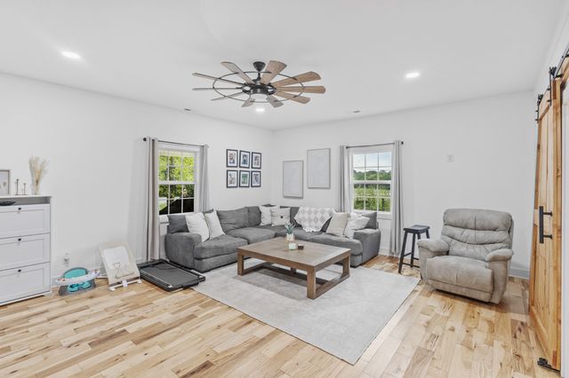 607 Old Columbia Rd, Unionville, TN 37180