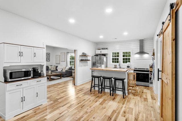 607 Old Columbia Rd, Unionville, TN 37180