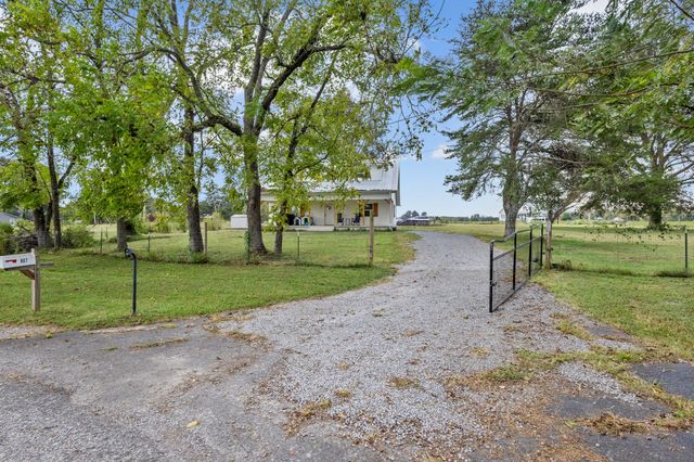 607 Old Columbia Rd, Unionville, TN 37180