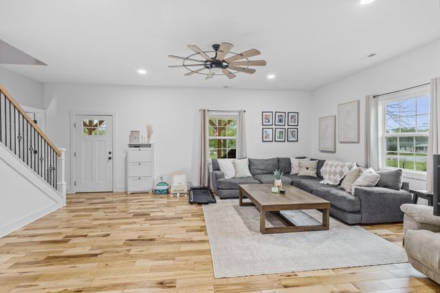 607 Old Columbia Rd, Unionville, TN 37180