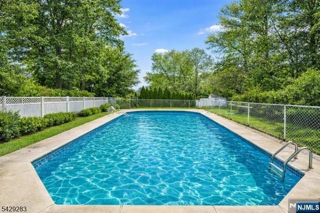 40 Catherine Court, Cedar Grove, NJ 07009
