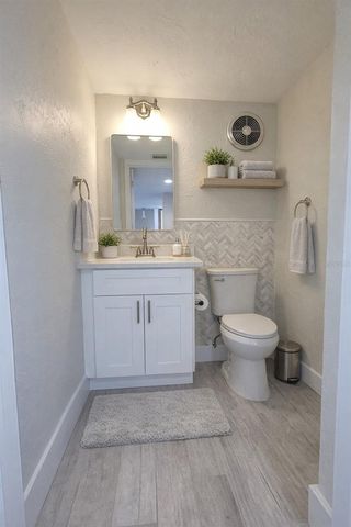 500 TREASURE ISLAND CAUSEWAY 106, Treasure Island, FL 33706