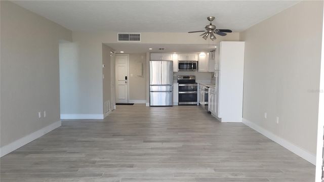 500 TREASURE ISLAND CAUSEWAY 106, Treasure Island, FL 33706