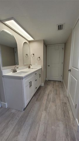 500 TREASURE ISLAND CAUSEWAY 106, Treasure Island, FL 33706