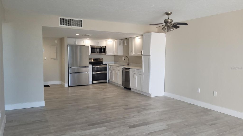 Image 30 of property listing at 500 TREASURE ISLAND CAUSEWAY 106, Treasure Island, FL 33706