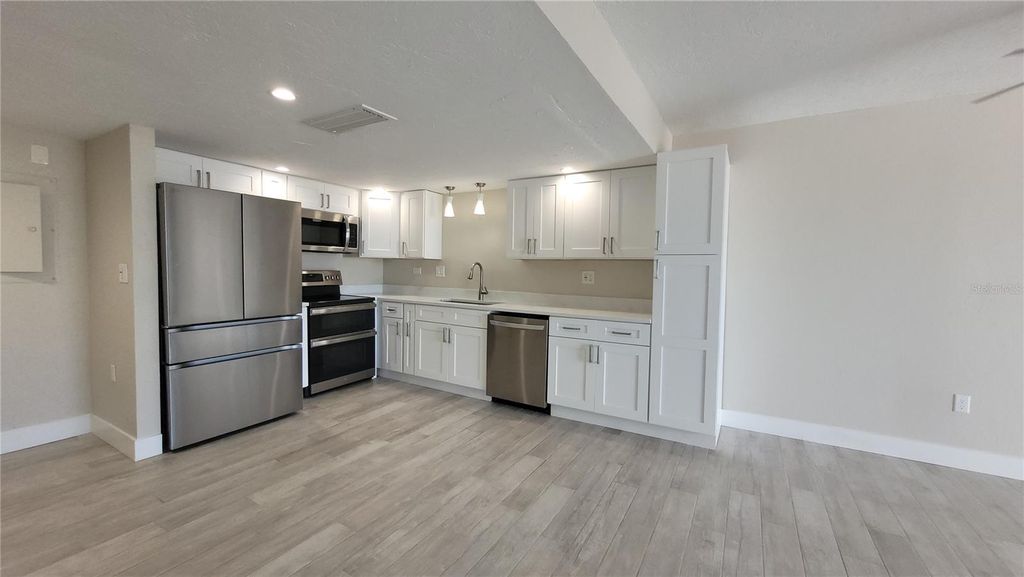 Image 31 of property listing at 500 TREASURE ISLAND CAUSEWAY 106, Treasure Island, FL 33706