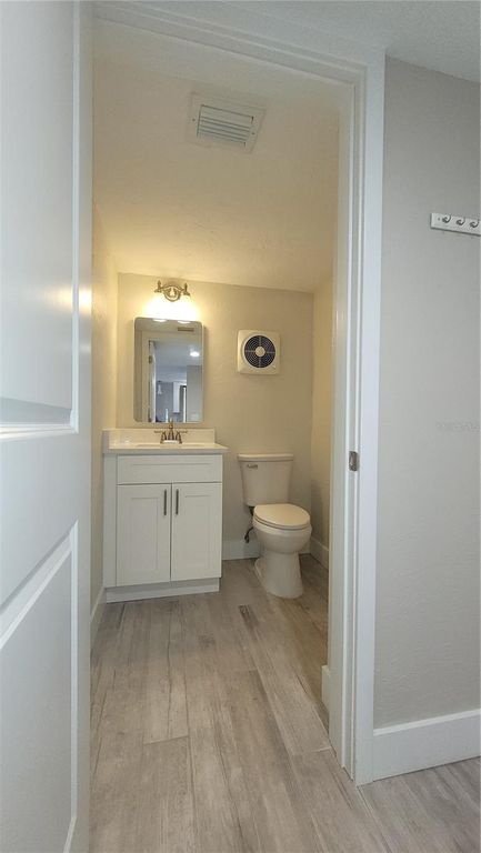 Image 32 of property listing at 500 TREASURE ISLAND CAUSEWAY 106, Treasure Island, FL 33706