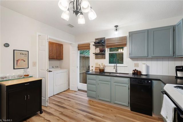 524 Rock Cliff Court, Winston-salem, NC 27104