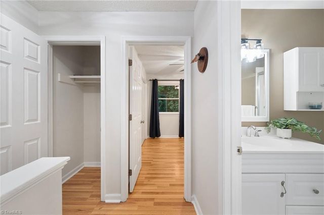 524 Rock Cliff Court, Winston-salem, NC 27104