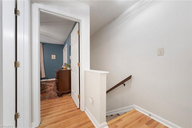 524 Rock Cliff Court, Winston-salem, NC 27104