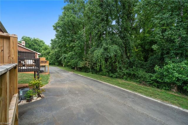 524 Rock Cliff Court, Winston-salem, NC 27104
