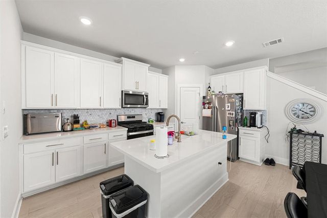 8602 McKamy DR, Austin, TX 78744