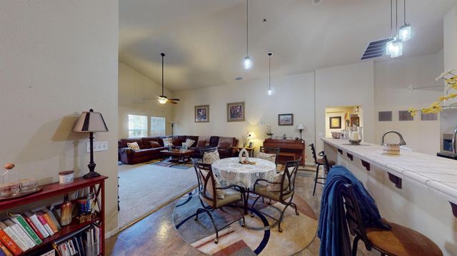 17 Walker Ranch Pkwy, Patterson, CA 95363