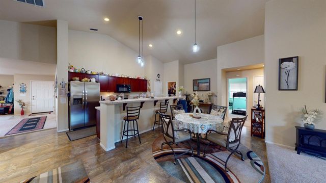 17 Walker Ranch Pkwy, Patterson, CA 95363