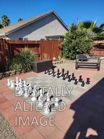 17 Walker Ranch Pkwy, Patterson, CA 95363