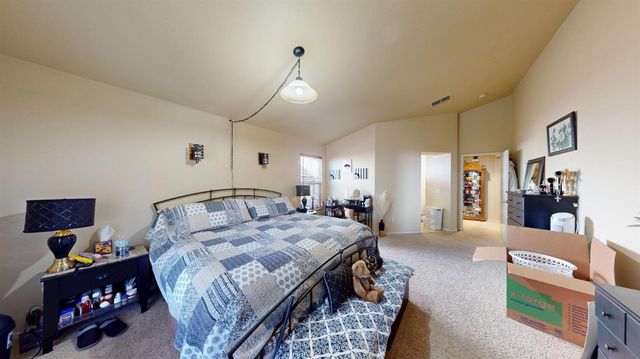 17 Walker Ranch Pkwy, Patterson, CA 95363