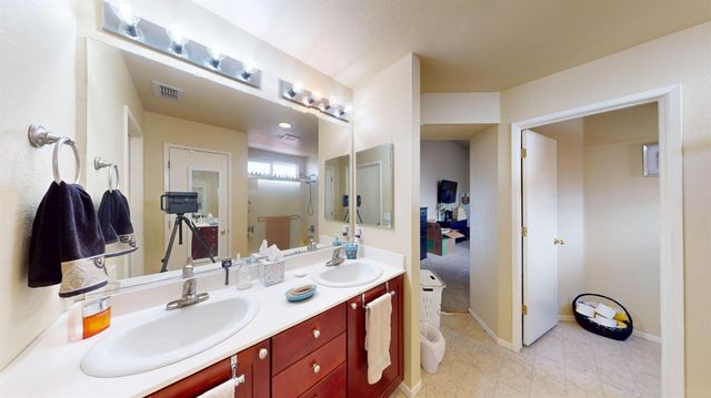 17 Walker Ranch Pkwy, Patterson, CA 95363