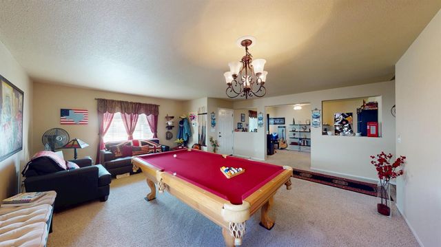 17 Walker Ranch Pkwy, Patterson, CA 95363